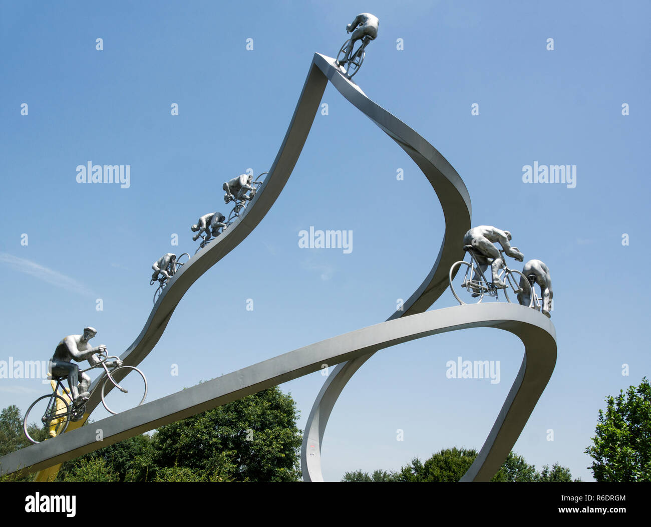 Frankreich. Tour de France Denkmal auf der A64 - E80 motorway.Come aus ein paar Meilen westlich von Tarbes auf die Aire de Pyrenäen Service Station. Stockfoto