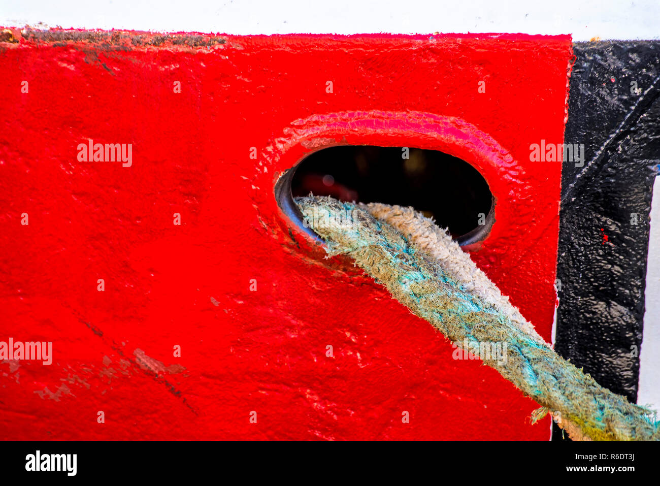 Verankerungsleine eines Trawlers Stockfoto