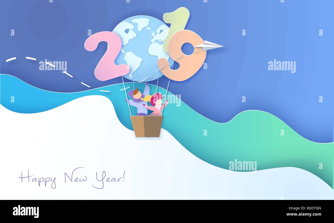 2019 Neues Jahr design Karte mit Kindern mit Ballons auf und blauer Himmel. Vektor Papier art Illustration. Papier geschnitten und Handwerk Stil. Stock Vektor