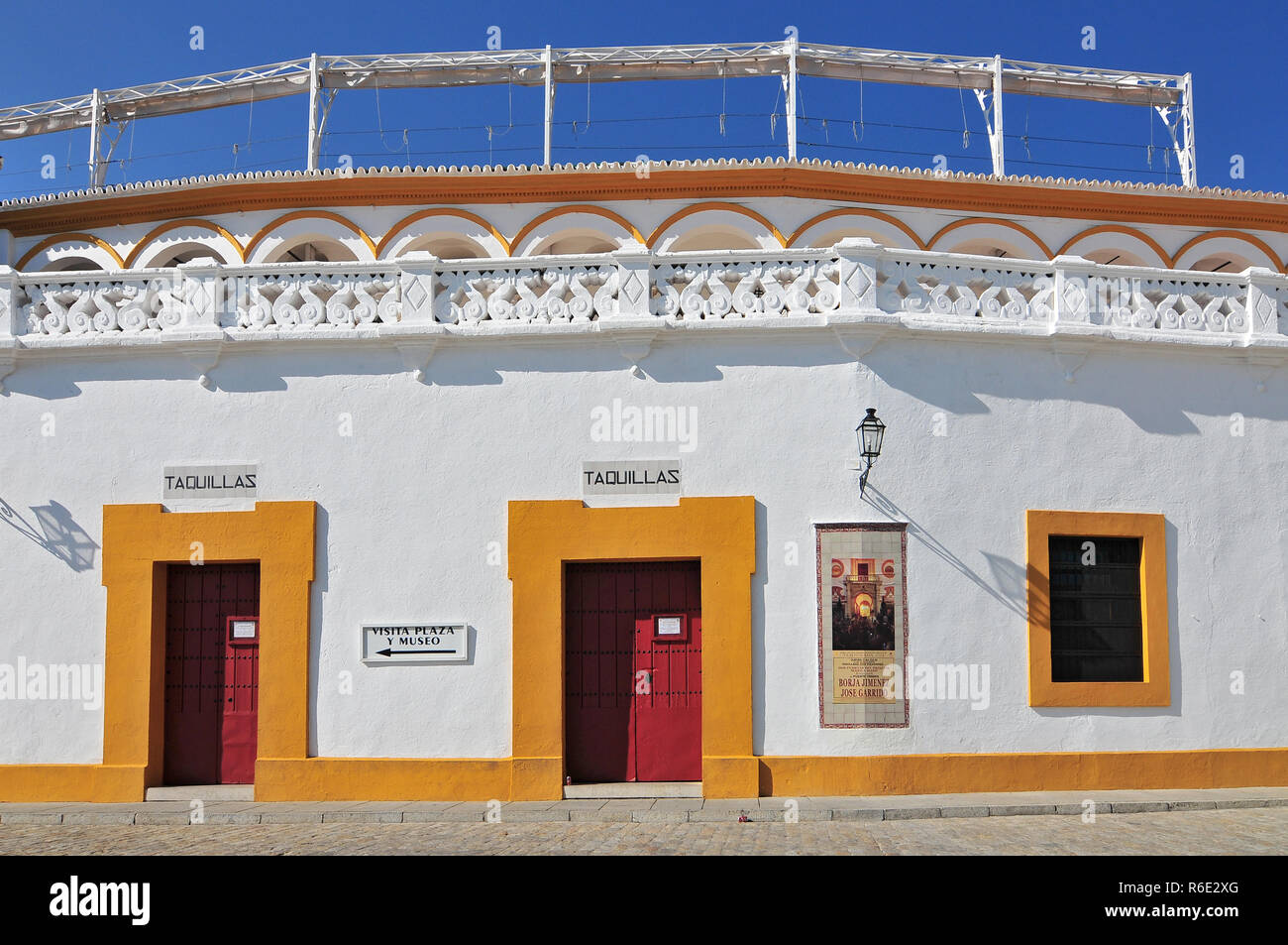 Spanien, Andalusien, Sevilla, Plaza De Toros De La Real Maestranza de Caballeria De Sevilla, die barocke Fassade der Stierkampfarena Stockfoto