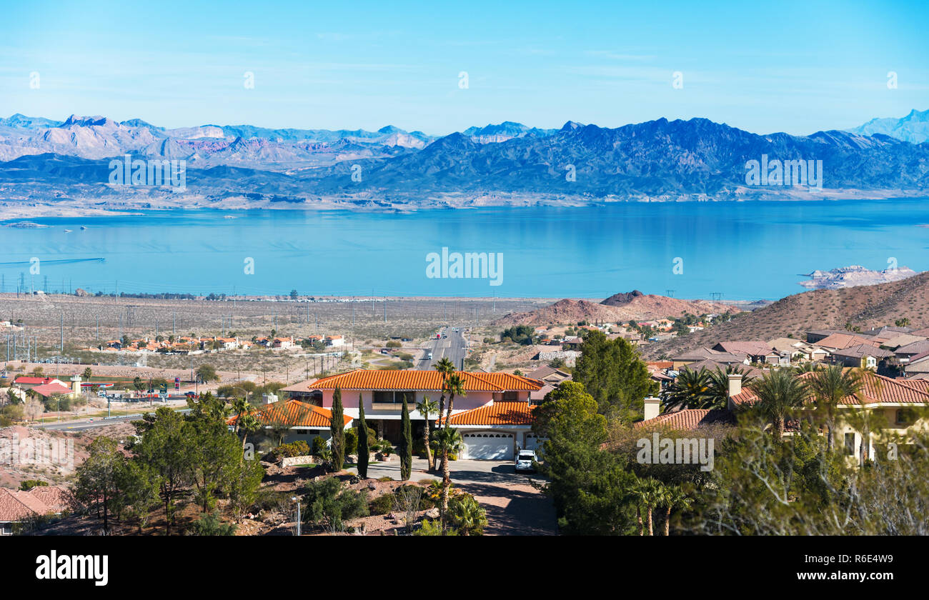 Blick auf die Berglandschaft und die Behälter, Boulder, Colorado, USA. Kopieren Sie Platz für Text Stockfoto Blick auf die Berglandschaft und die Behälter, Boulder, Colorado, USA. Kopieren Sie Platz für Text Stockfoto