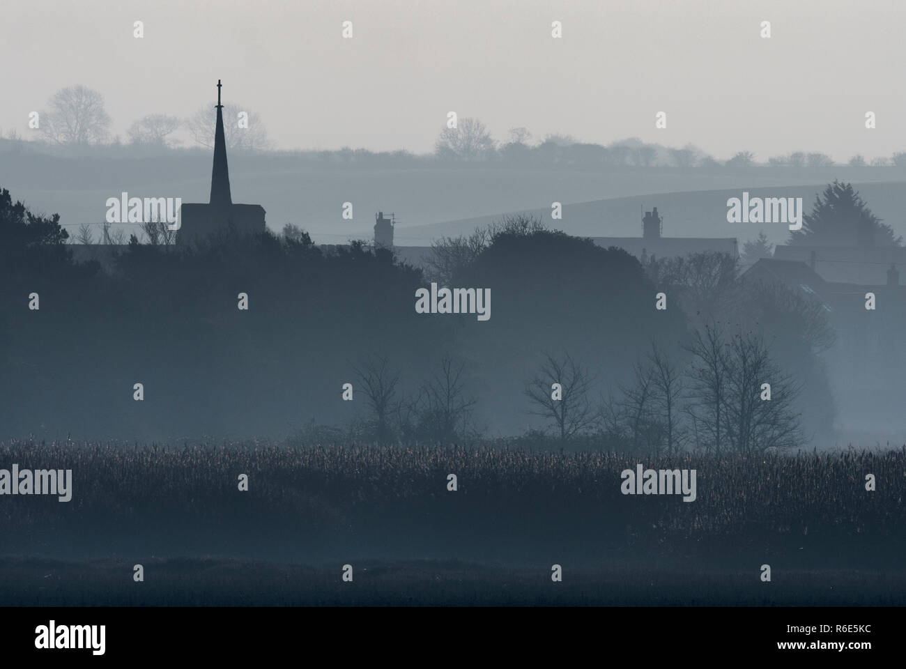 Titchwell Dorf und Kirche West Norfolk UK Dezember Stockfoto