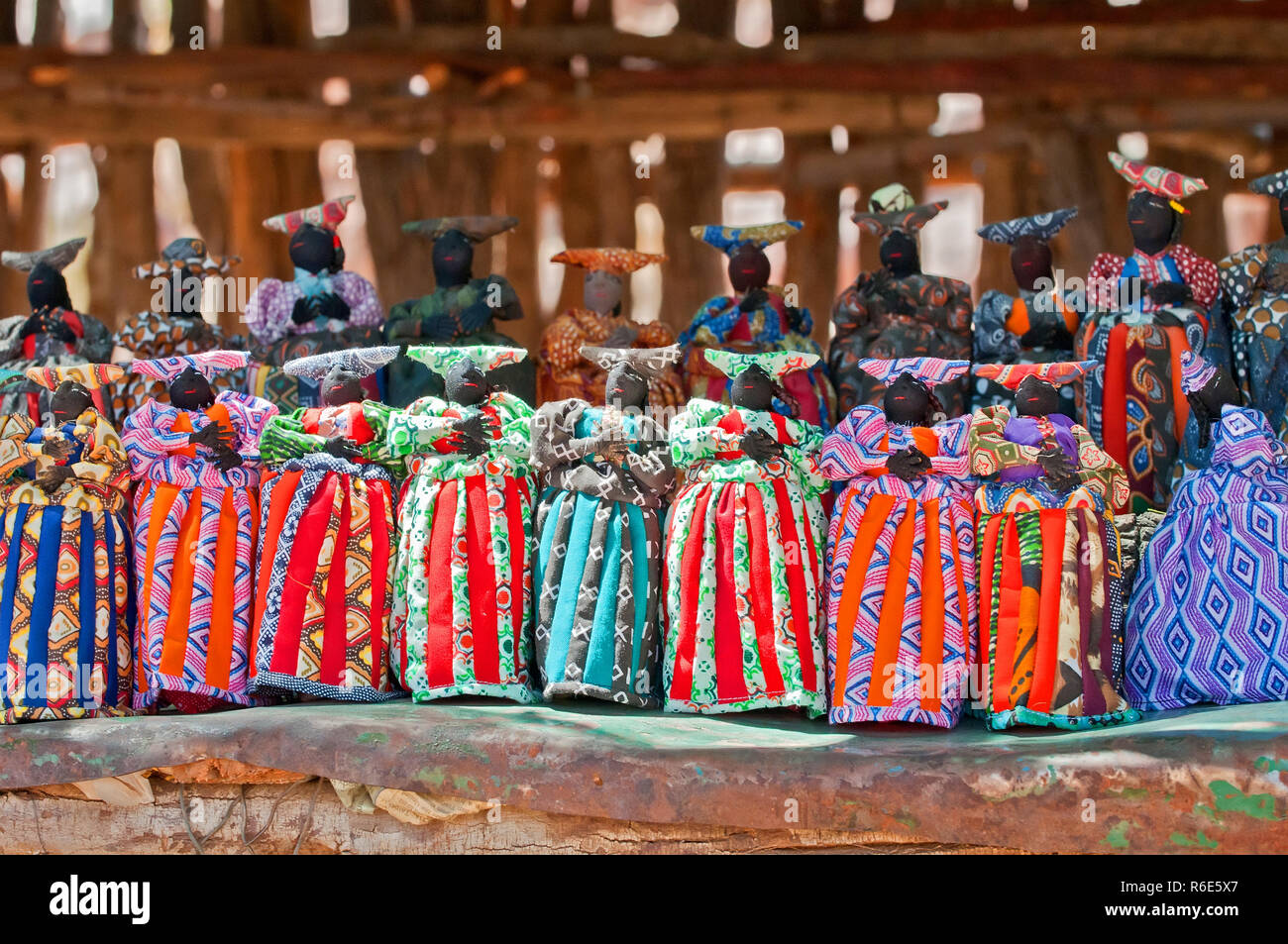 Herero Puppen Souvenirs zum Verkauf auf einen Stall in Windhoek Namibia Süd West Afrika Stockfoto