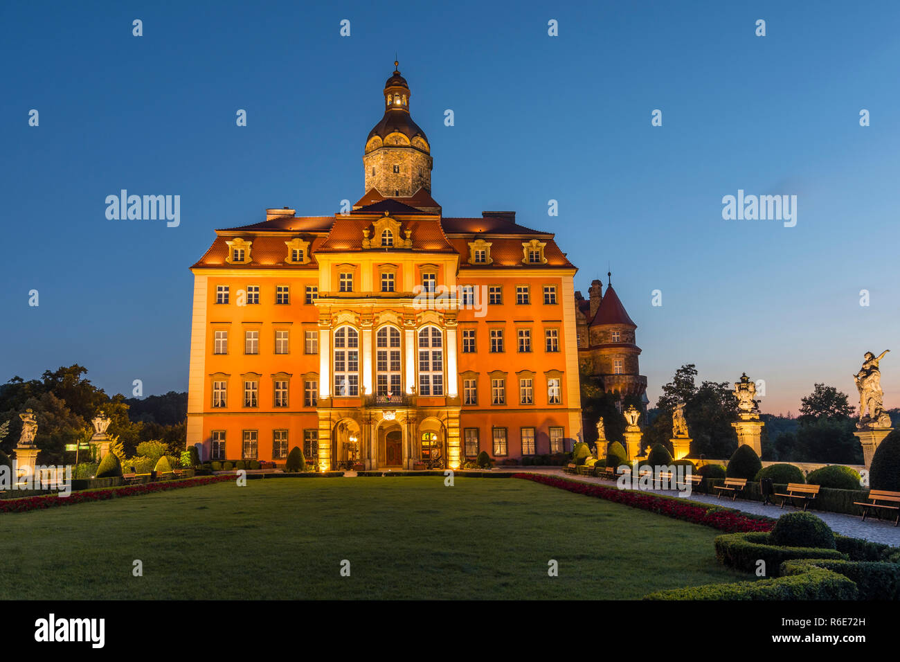 Majestätischer Barock Schloss Ksiaz bei Dämmerung, hochbergs Residence, Niederschlesien, Polen, Europa Stockfoto