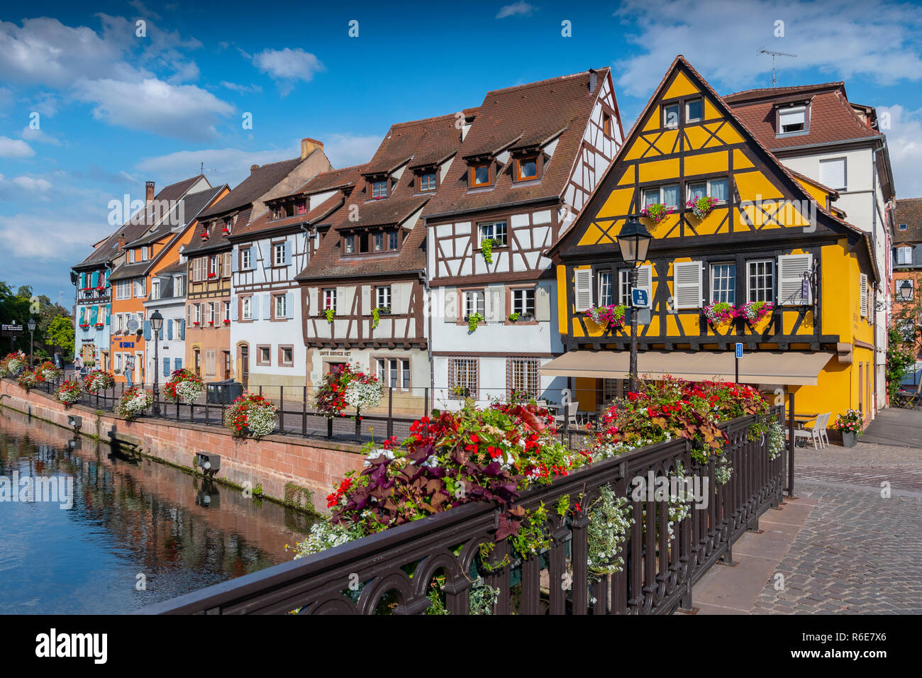Blick auf die historische Altstadt von Colmar, Auch Bekannt Als Little Venice, mit Traditionellen bunten Häuser in der Nähe von dem Fluss Lauch, Colmar, Elsass, Frankreich Stockfoto