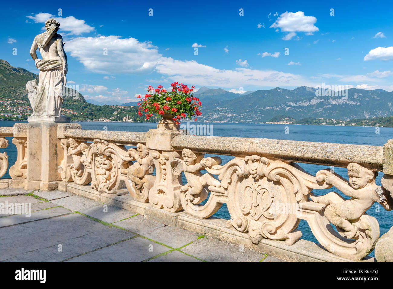 Blick auf die Altstadt Terrasse im Park der Villa Balbianello, Como See, Italien Stockfoto