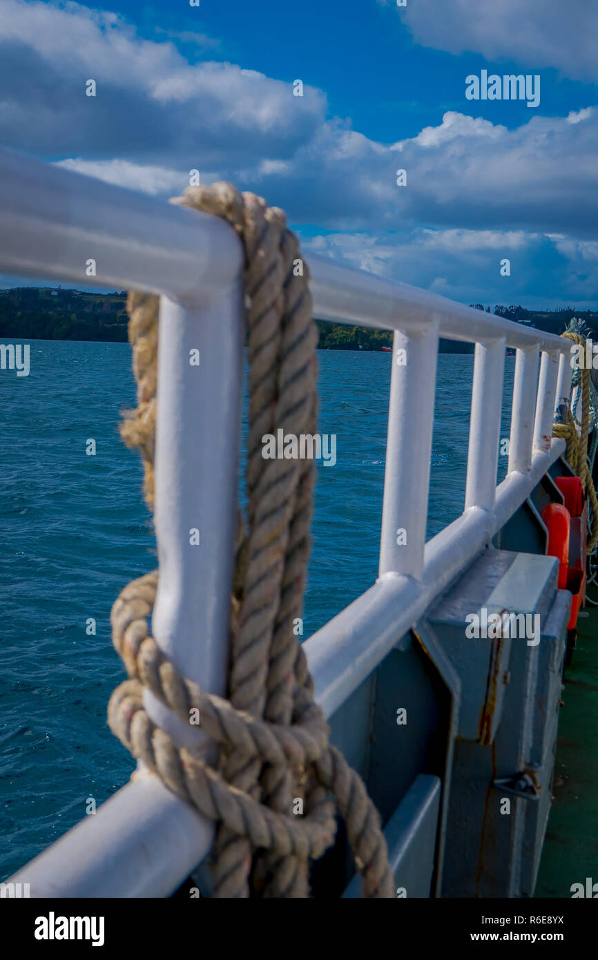 In der Nähe von slective Fokus der Seil in einem Fenc Innere der Fähre in Lemuy Insel Chiloe Stockfoto