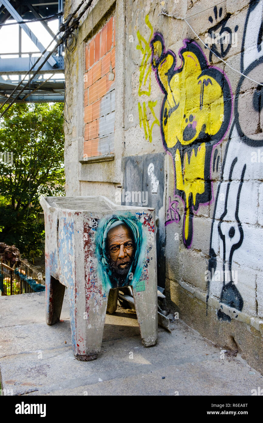 Porto, Portugal, September 16, 2018: Graffiti in den Straßen von Porto, Portugal Stockfoto