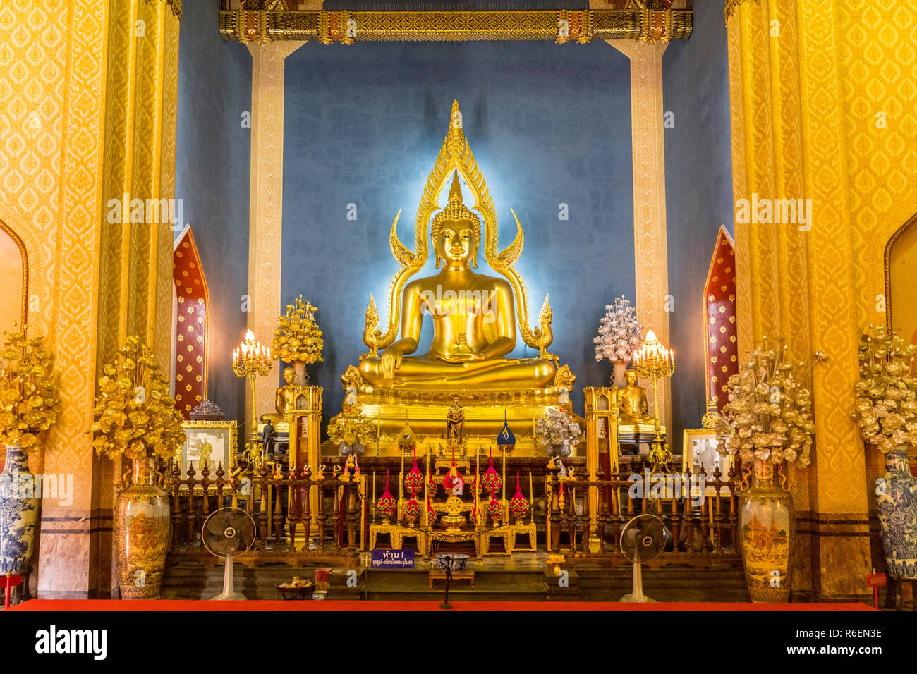 Die berühmte goldene Buddha Image Wat Benchamabophit (Marmor-Tempel) In Bangkok, Thailand Stockfoto