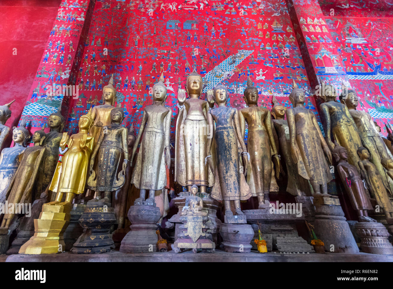 Buddha Statuen in der grabkunst Beförderung Hall, Wat Xieng Thong, Luang Prabang, Laos, Indochina, Asien Stockfoto