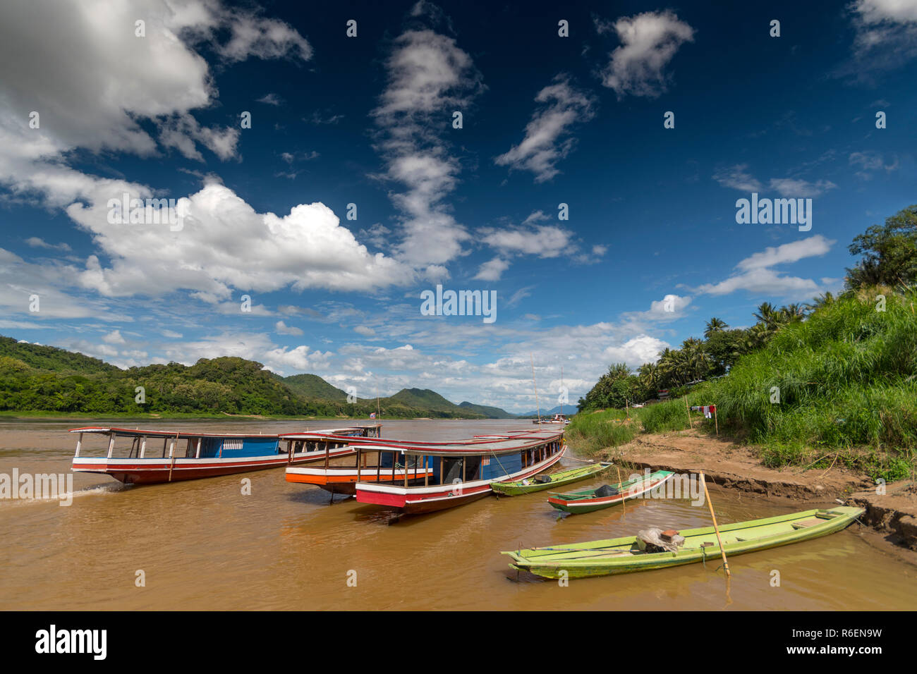 Touristische Schifffahrt auf dem Mekong Fluss, Luang Prabang, Laos, Asien Stockfoto