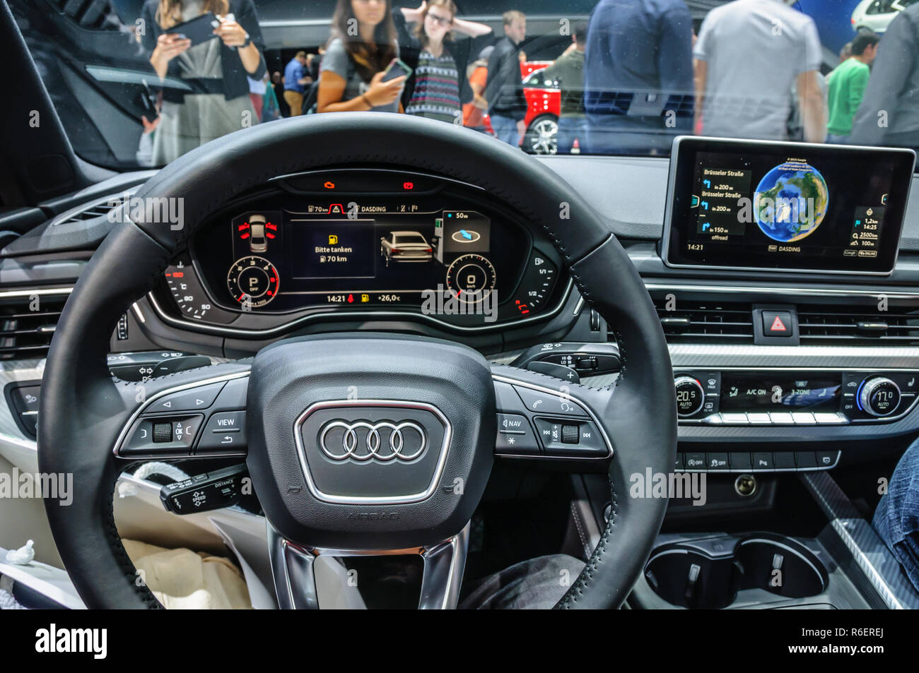 FRANKFURT - Sept. 2015: Audi A4 auf der IAA International Motor Show am 20.  September vorgelegt, 2015 in Frankfurt am Main, Deutschland Stockfotografie  - Alamy