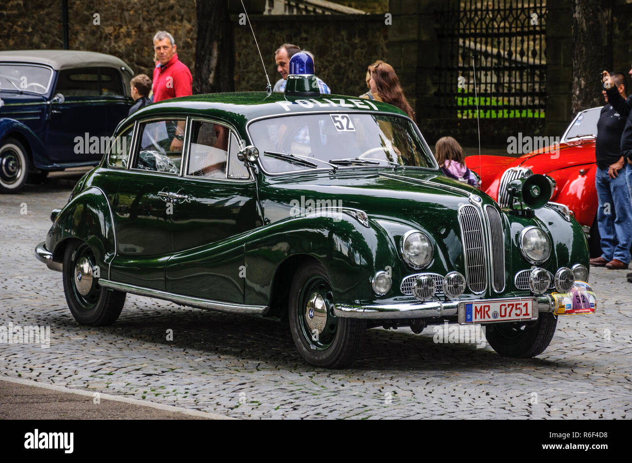 FULDA, Deutschland - Mai 2013: BMW 501 502 Polizei Luxus retro Auto am 9. Mai 2013 in Fulda, Deutschland Stockfoto