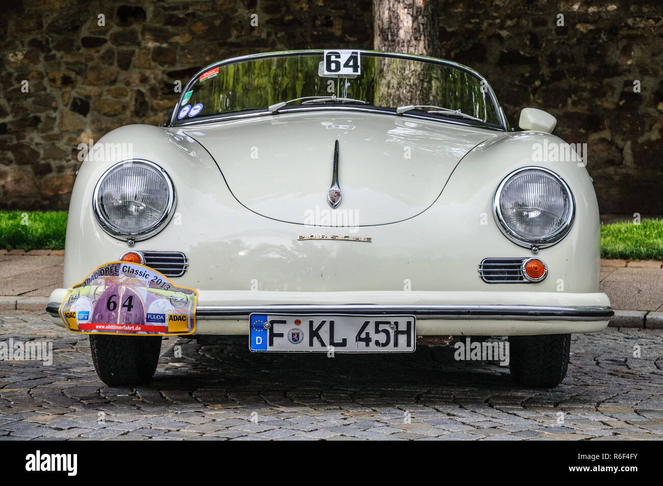 FULDA, Deutschland - Mai 2013: Porsche 356 Cabrio luxus Sport retro Auto am 9. Mai 2013 in Fulda, Deutschland Stockfoto