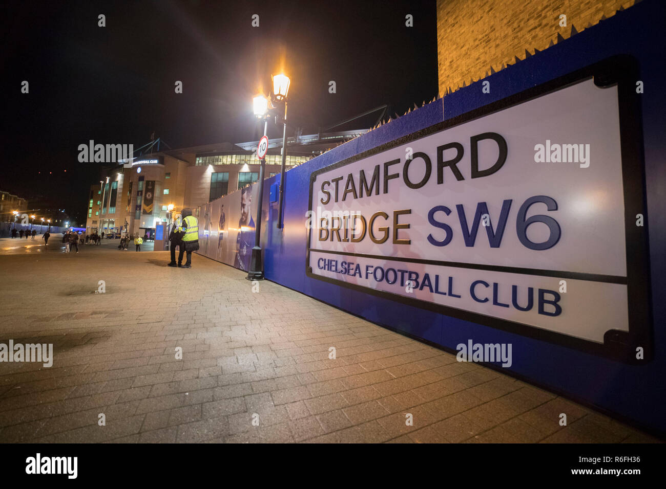 Stamford Bridge Stadium, Heimstadion des FC Chelsea in South West London, England, UK. Es wird allgemein als die Brücke bekannt, es wurde erstmals im Jahre 1876 gebaut. Stockfoto