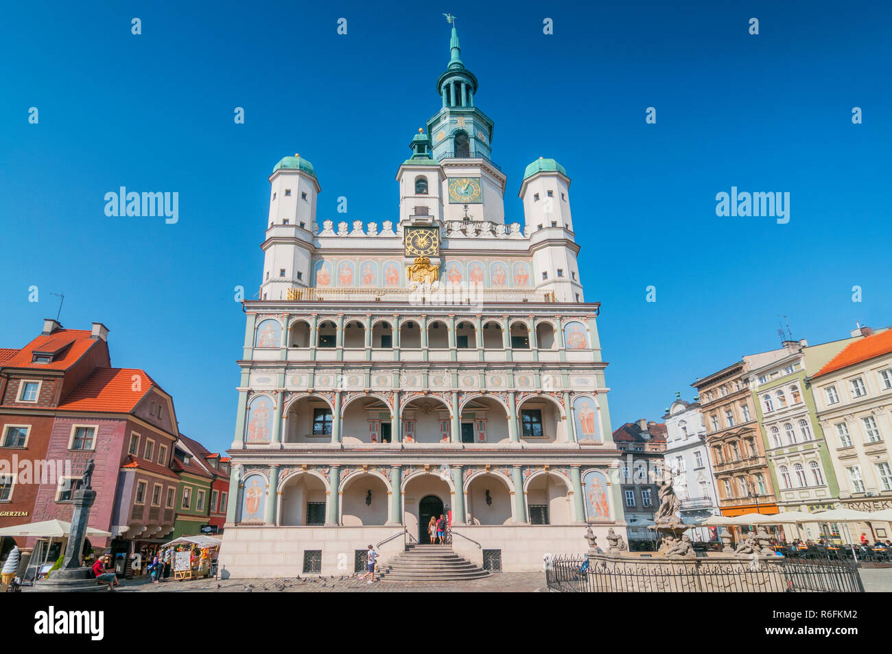 Die Halle der Stadt auf dem alten Platz in Poznan, Polen Stockfoto
