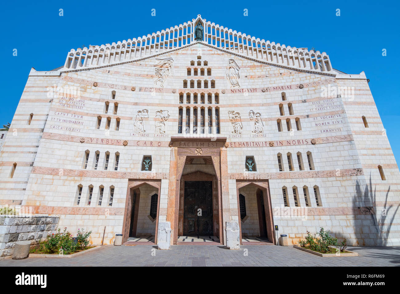 Die westliche Fassade der Basilika der Verkündigung in Nazaret, Galiläa, Israel Stockfoto