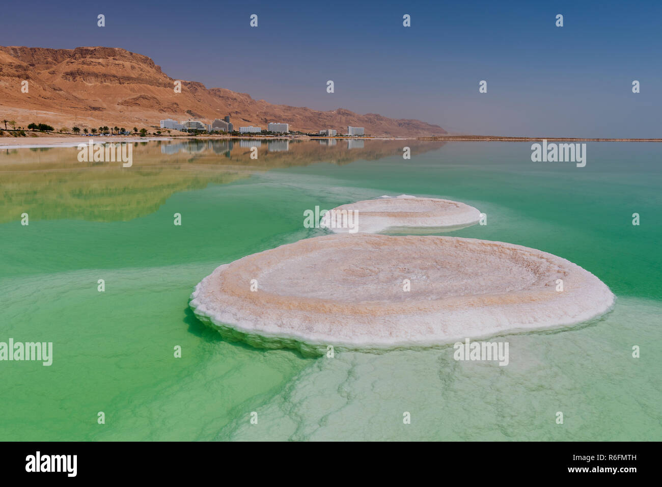 Salzbildung In Ein Bokek Hotel und Resort liegt am Ufer des Toten Meeres, in der Nähe von Neve Zohar, Israel Stockfoto