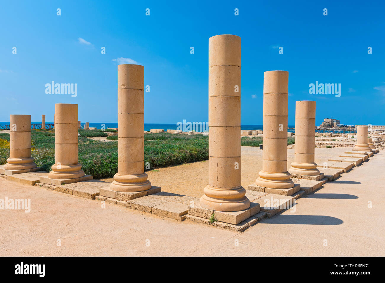Römische alte Marbe Spalte Platz in Caesarea Ausgrabungsstätte, Israel Stockfoto
