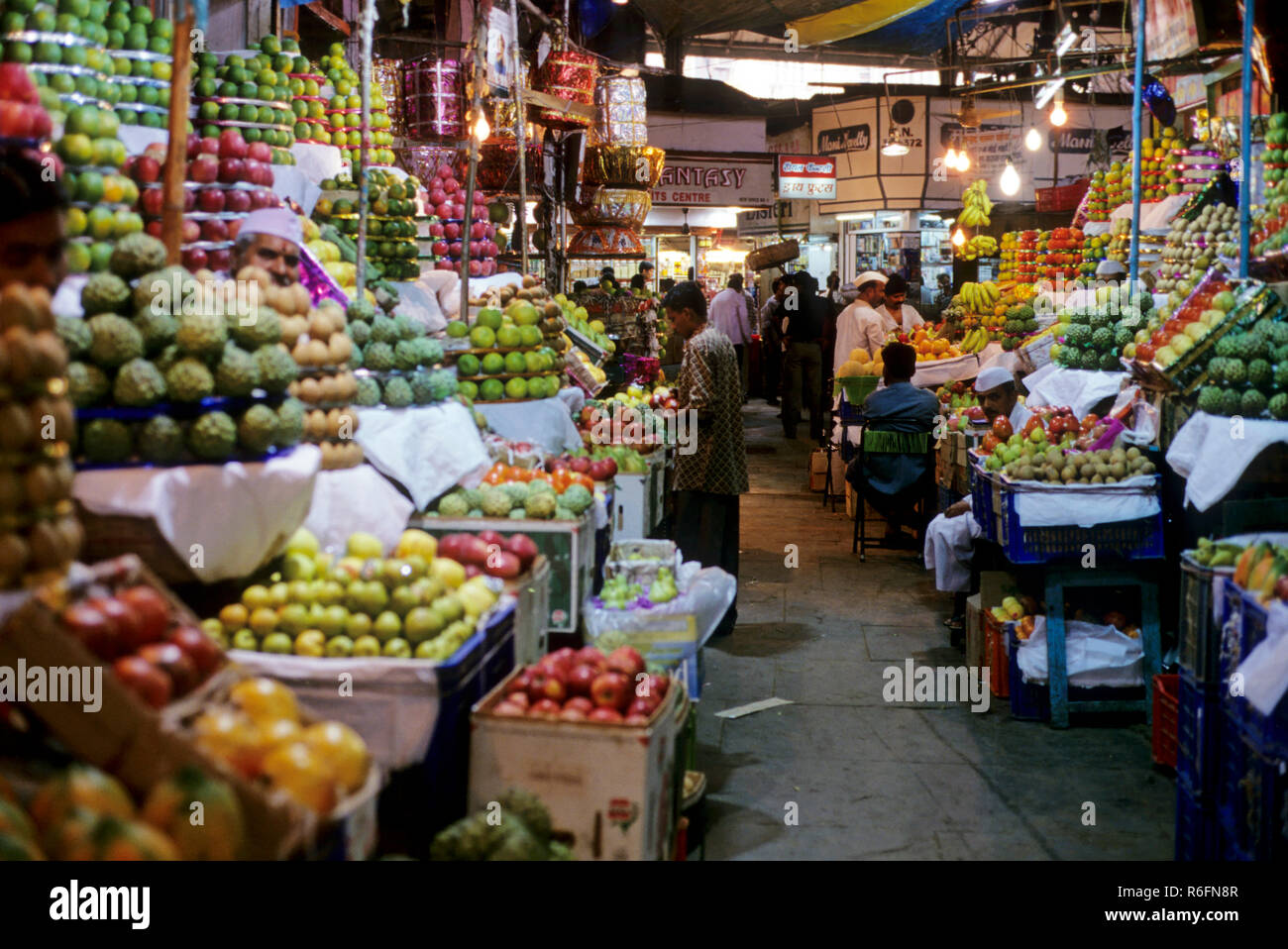 Obst bei Crawford Marktstand, Bombay Mumbai, Maharashtra, Indien Stockfoto