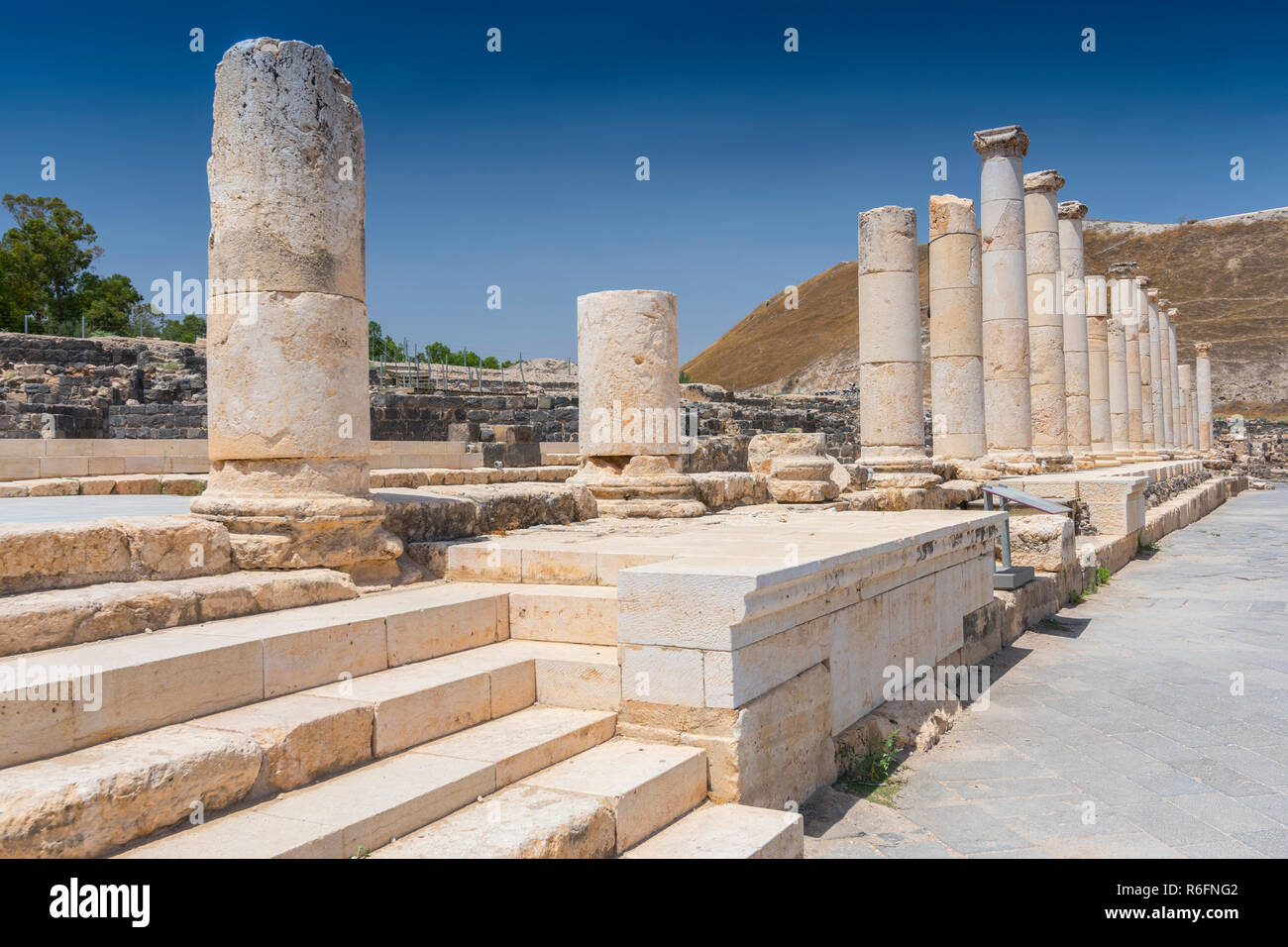 Spalten auf Byzantinischen Palladius Straße im Beit She'an Archäologische Stätte im Jordantal Stockfoto