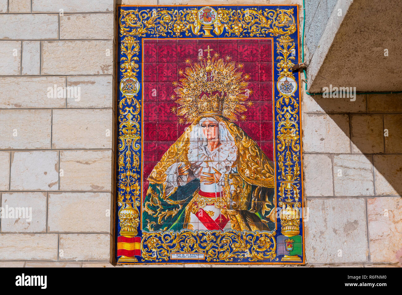 Die keramische Fliesen-, schrie Madonna von Malaga auf der Fassade der Kirche der Hl. Maria von Agonie (Via Dolorosa) Auch die Kirche der Sorgen von Mar bekannt Stockfoto