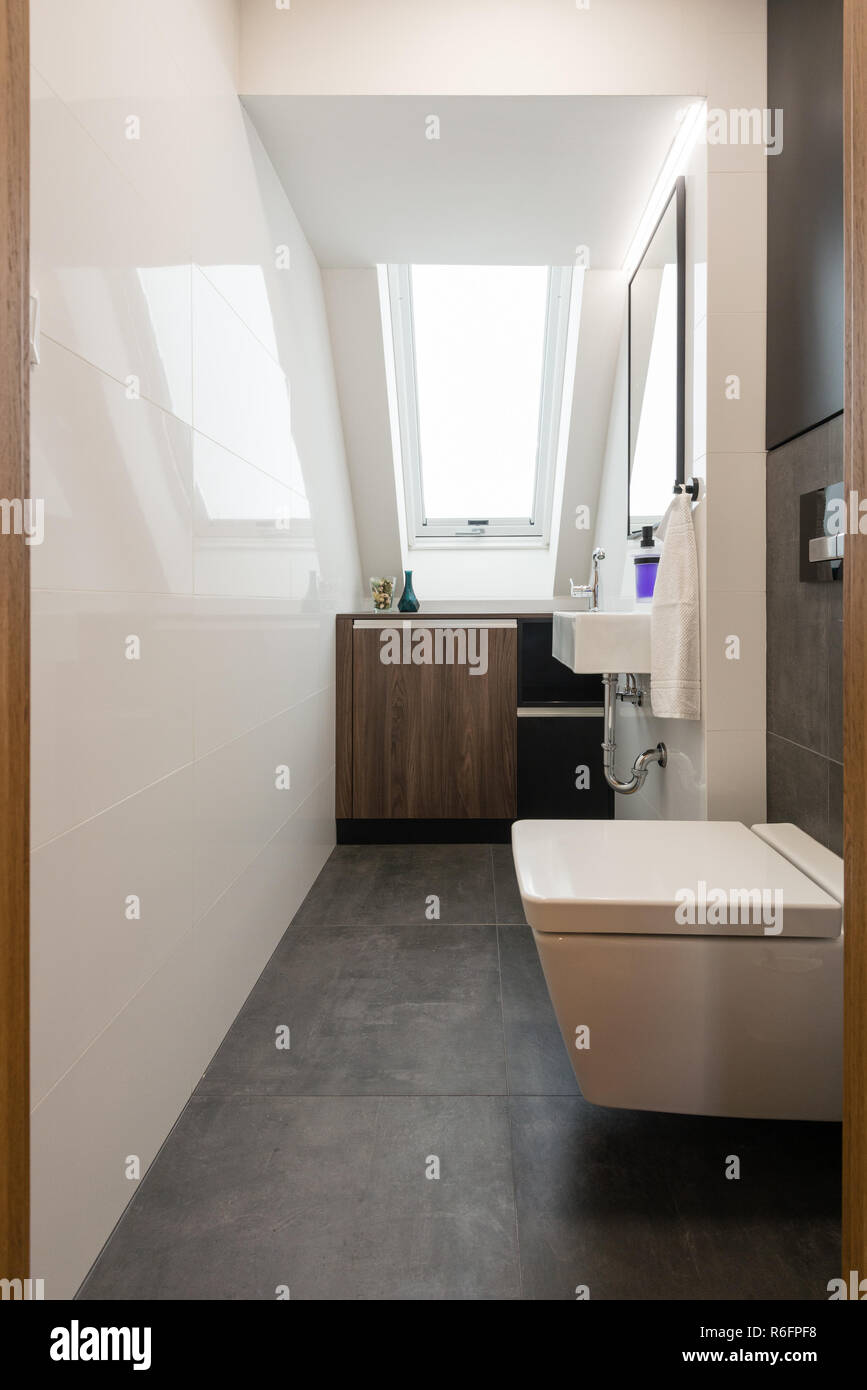 Toilette im modernen Haus Stockfoto