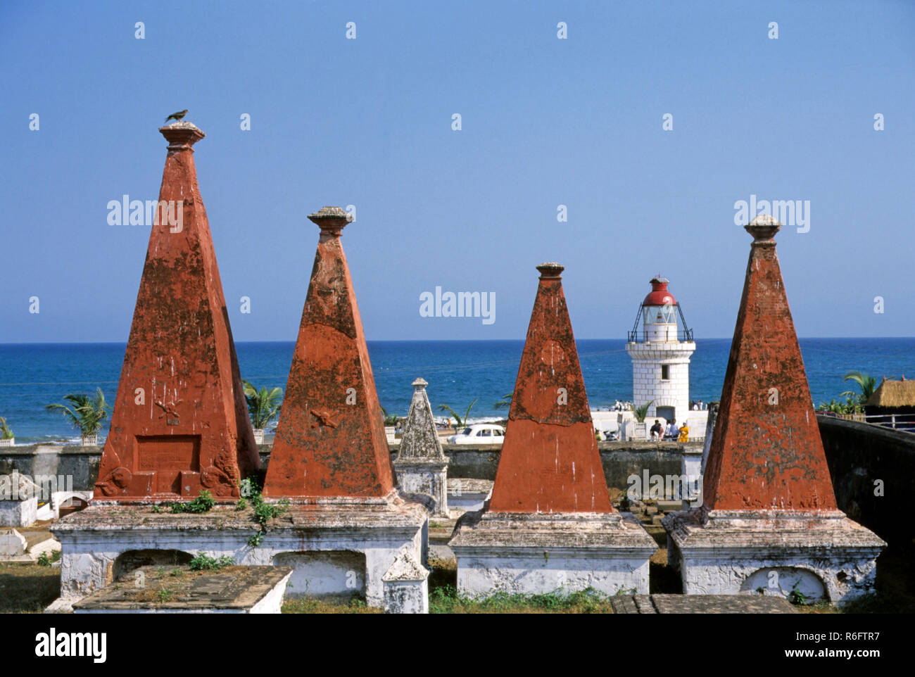 17. Jahrhundert holländischen Friedhof und alten Light House in bheemunipatnam, Andhra Pradesh, Indien Stockfoto