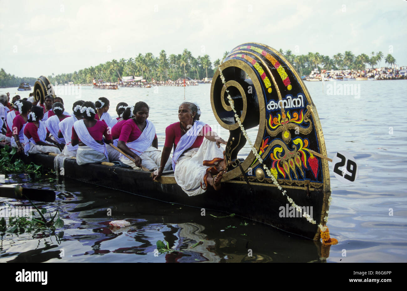 Frauen Teilnehmer, Boat Race Festivals, Nehru Boat Race, Schlange Boat Race, Allappuzha, Kerala, Indien Stockfoto