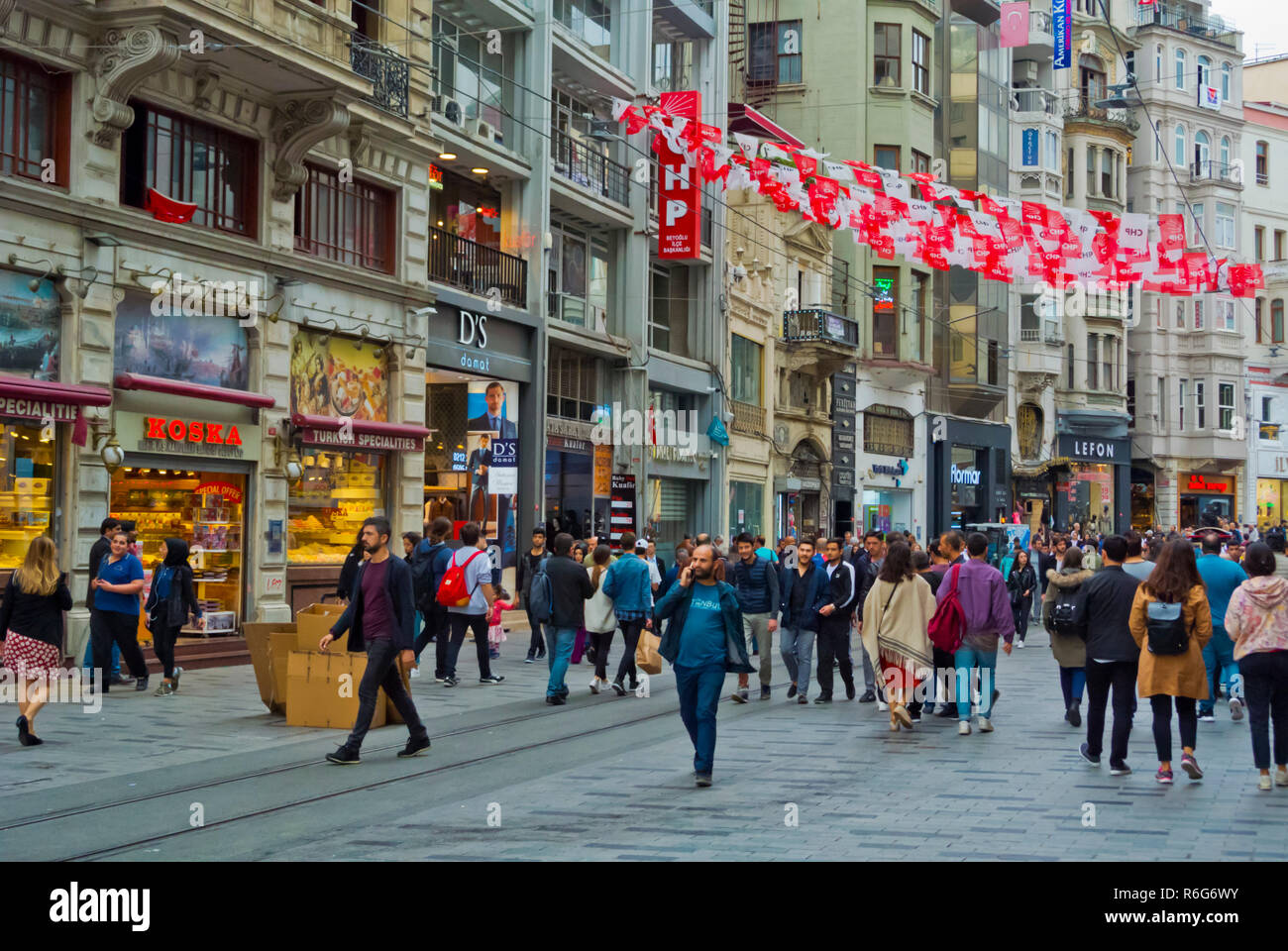 Die Istiklal Caddesi, Beyoglu, Istanbul, Türkei, Eurasien Stockfoto