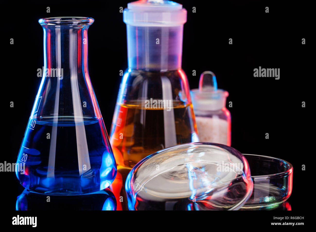 Das Chemielabor Hintergrund. Verschiedene Glas Chemie Laborgeräte  Stockfotografie - Alamy