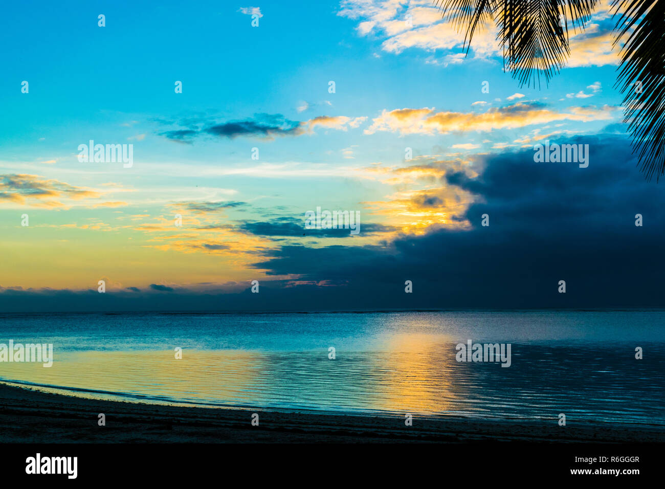 Schönen Sonnenaufgang an der Küste in Mombasa, Kenia Stockfoto