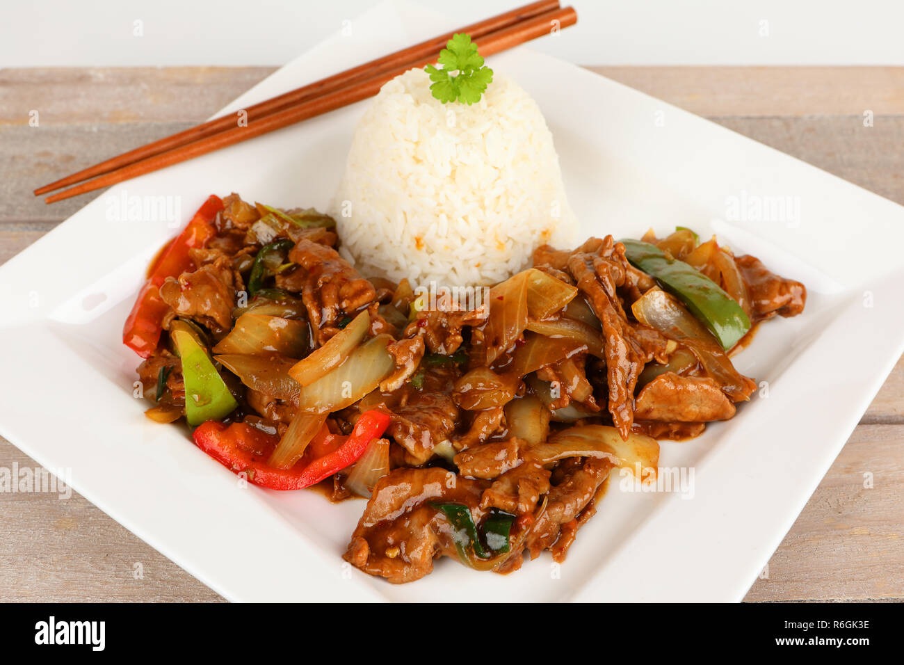 Asiatische Rindfleisch mit Zwiebeln Stockfoto