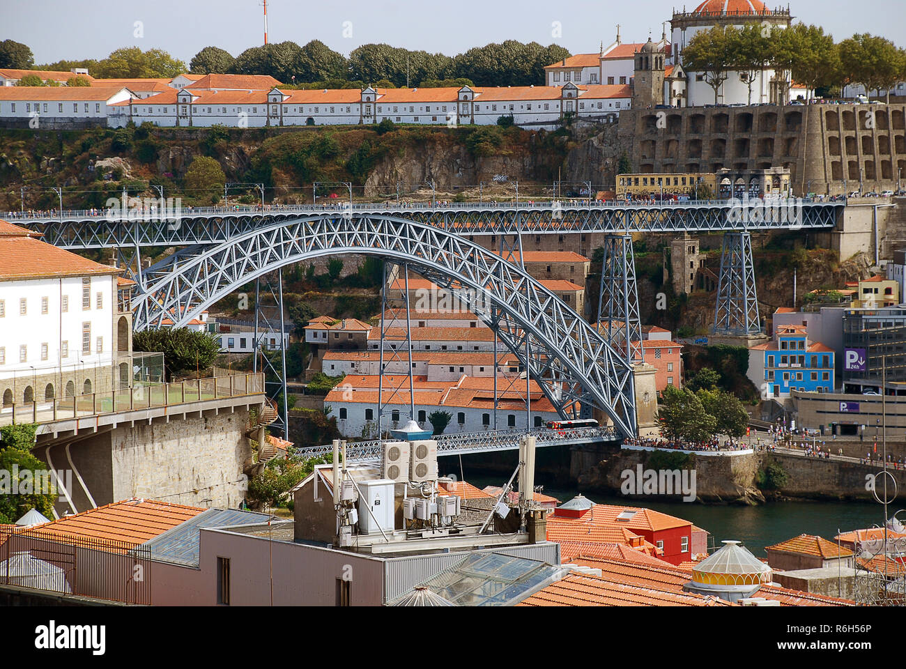 Das Dom Luís I Brücke (Portugiesisch: Ponte Dom Luís I) ist ein doppeldecker Metall Bogenbrücke, die sich über den Fluss Douro zwischen den Städten Porto und Vila Stockfoto