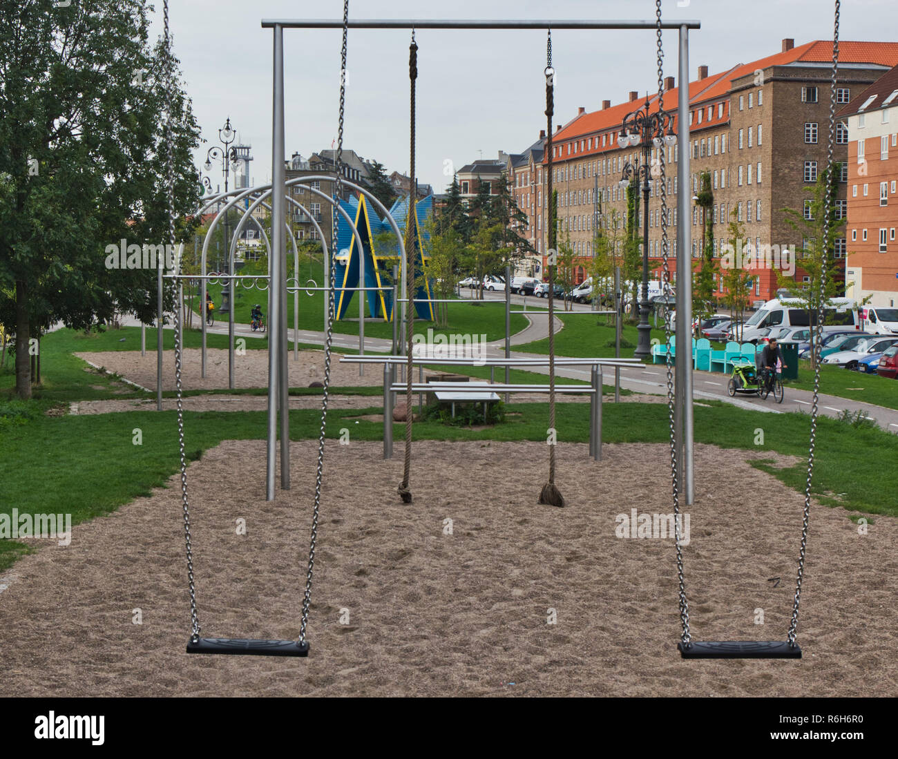 Schaukeln, Superkilen öffentlichen Park, Norrebro, Kopenhagen, Dänemark, Skandinavien Stockfoto