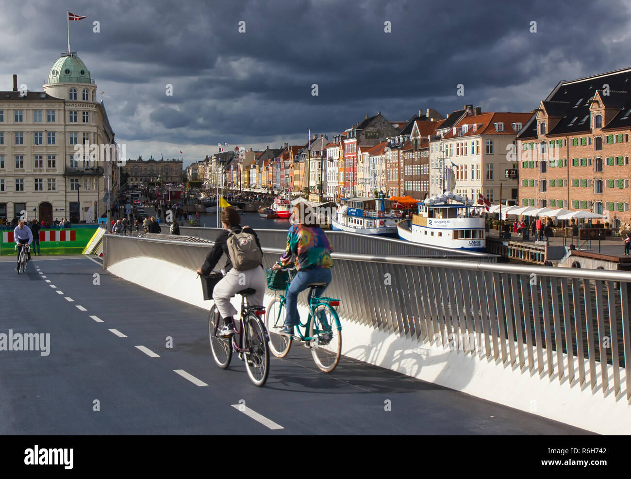 Inderhavnsbroen (Inner Harbour Bridge), Nyhavn, Kopenhagen, Dänemark, Skandinavien Stockfoto