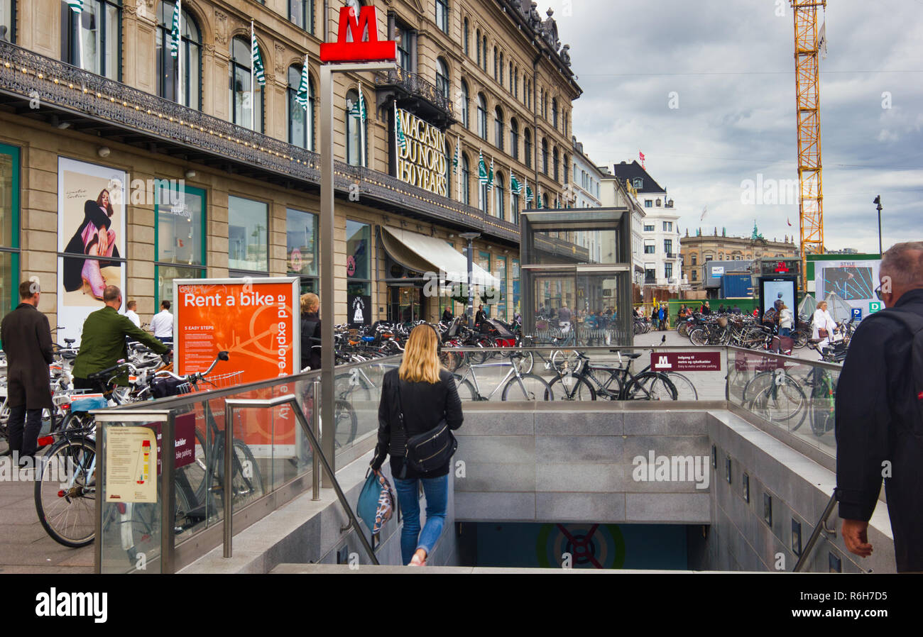 Magasin du Nord Kaufhaus und der U-Bahnhof Kongens Nytorv, Kongens Nytorv, Kopenhagen, Dänemark, Skandinavien Stockfoto