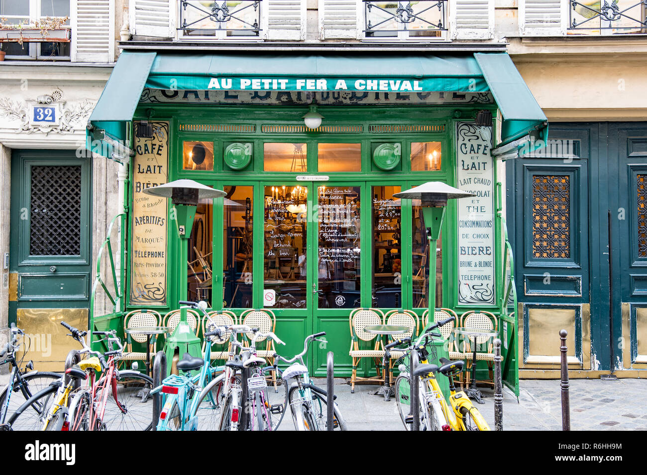 Die bezaubernde Bistro Au Petit Fer à Cheval Stockfoto