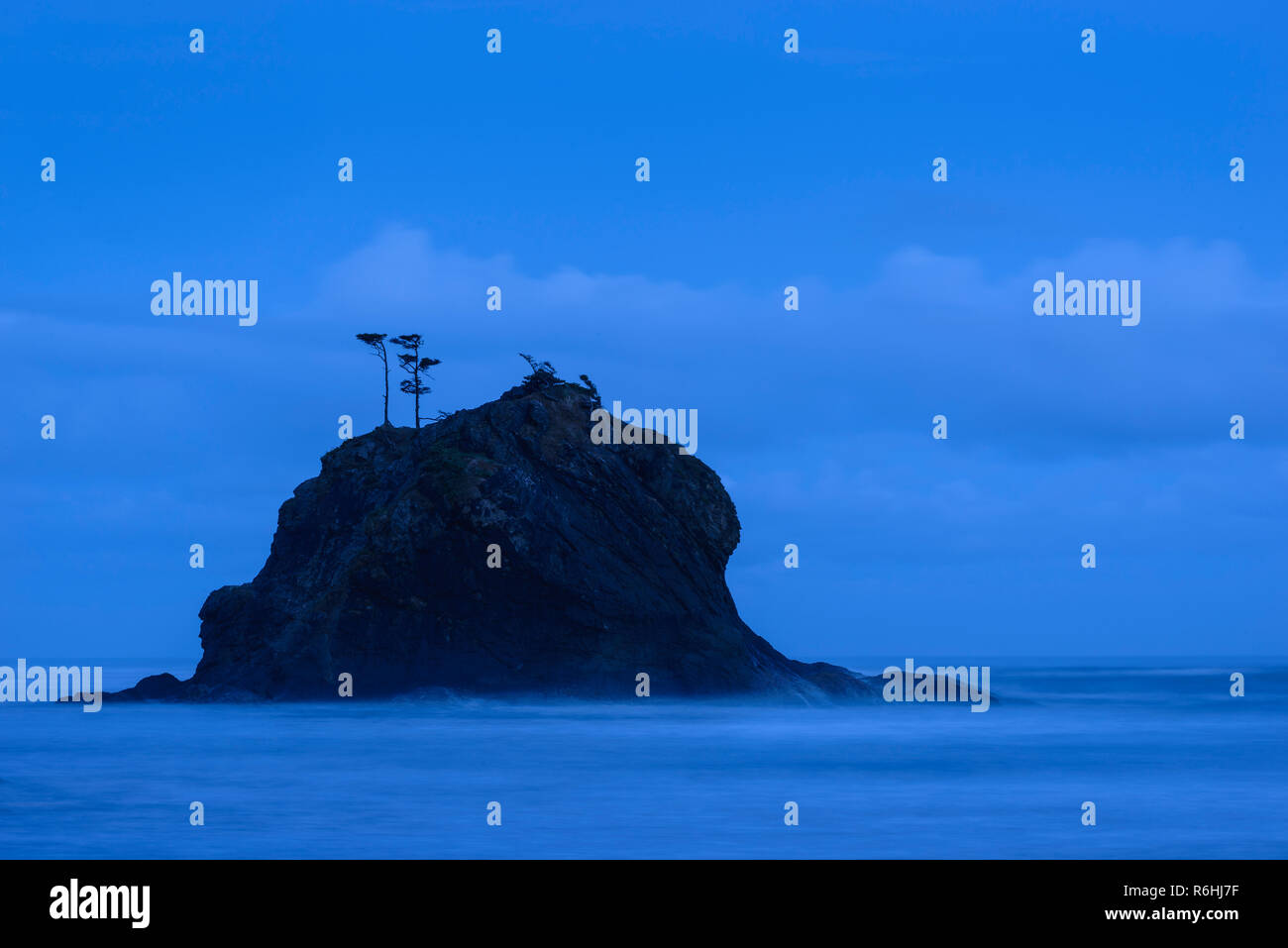 Blaue Stunde in der zweiten Strand, Olympic National Park, Washington. Stockfoto