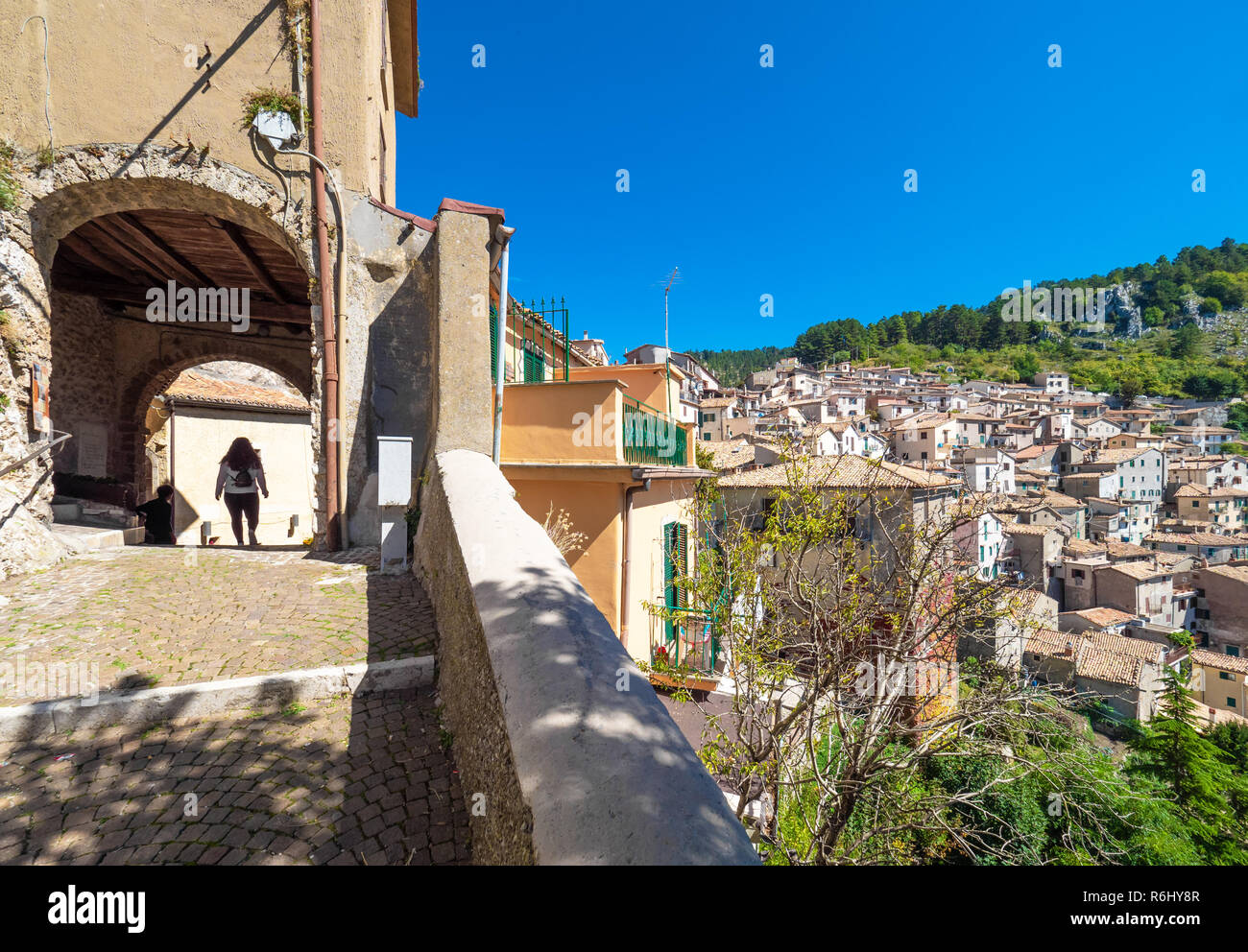 Cervara di Roma (Italien) ein wenig suggestiven Stadt auf dem Felsen