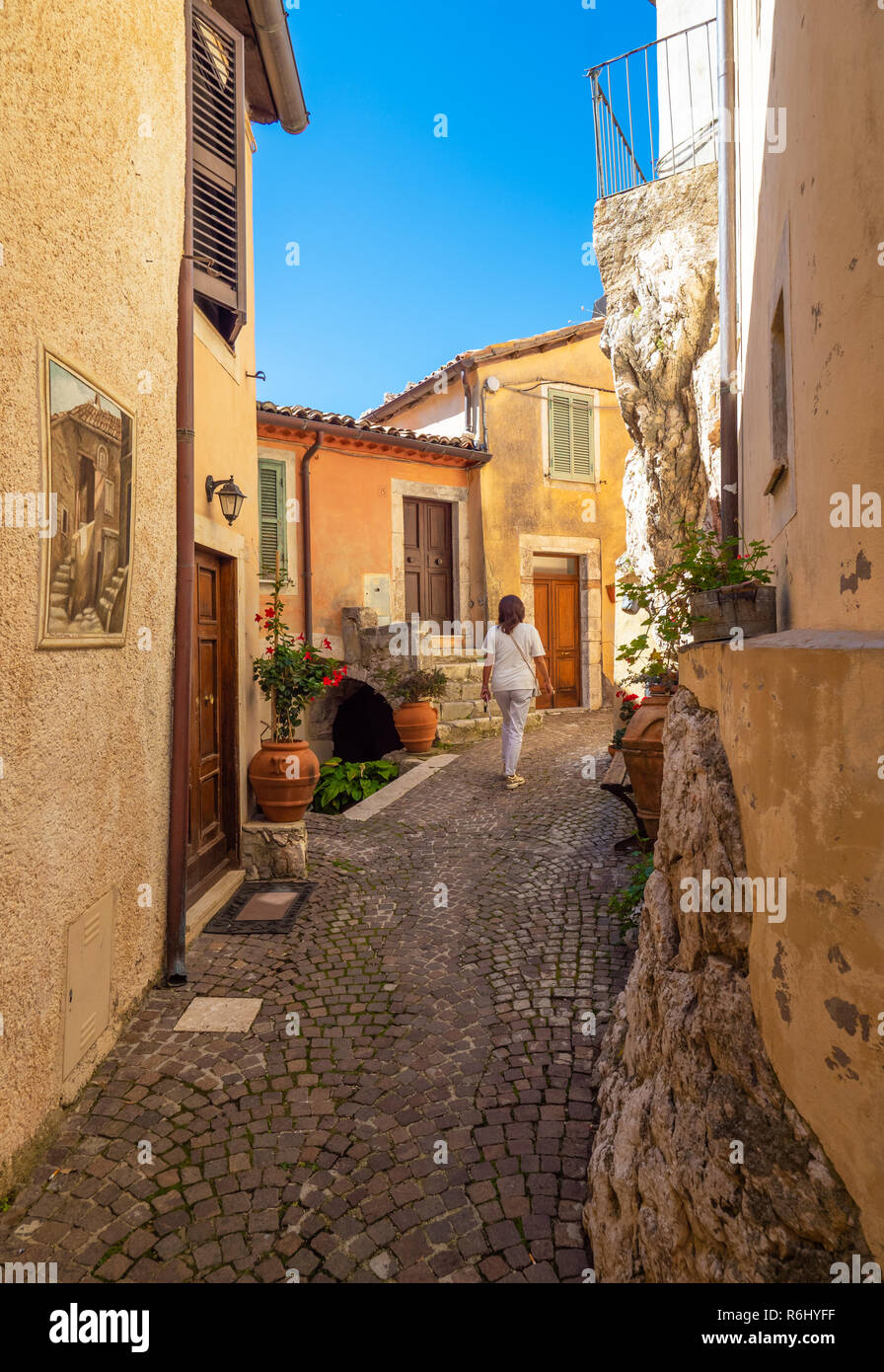 Cervara di Roma (Italien) ein wenig suggestiven Stadt auf dem Felsen