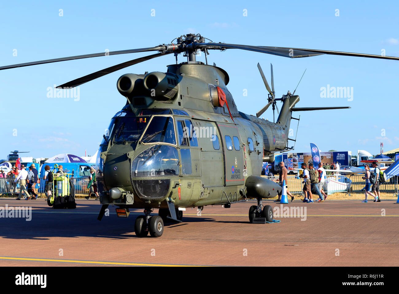 Royal Air Force, RAF Aérospatiale SA 330 Puma Hubschrauber bei Royal International Air Tattoo, RIAT, RAF Fairford Air Show. Statische Anzeige Stockfoto