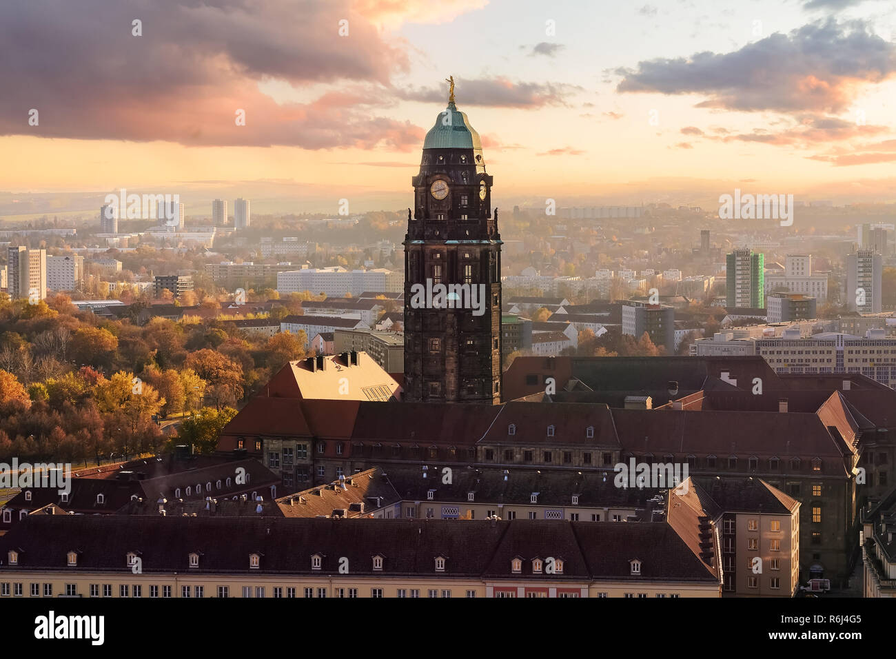 Dresden Rathaus turm im Sonnenuntergang. Sachsen, Deutschland. Stockfoto