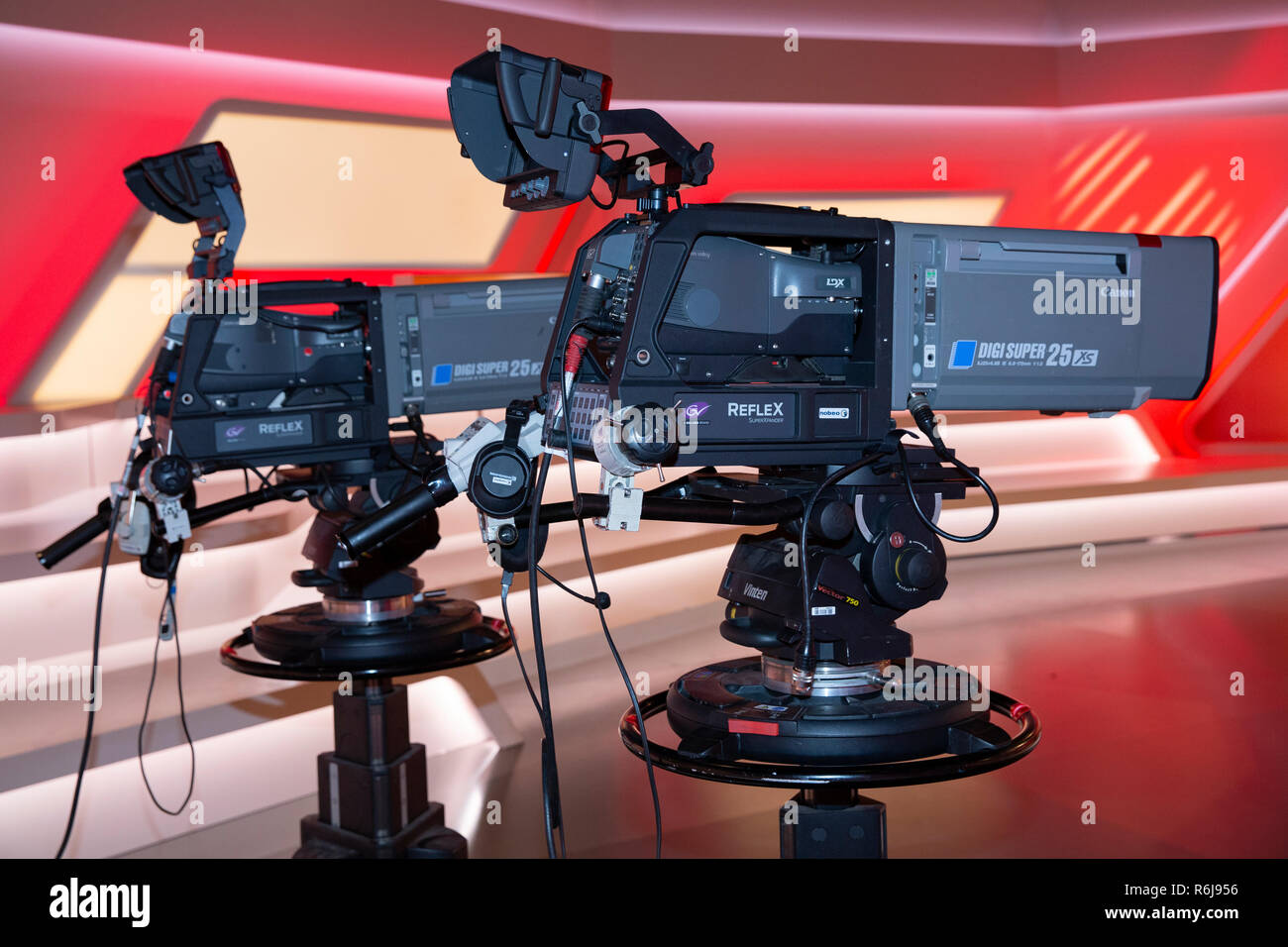 StudioKameras 'CANON Digi Super 25 XS" in der ARD-Talkshow "aischberger" im WDR-Studio BS 3. Köln, 05.12.2018 Stockfoto