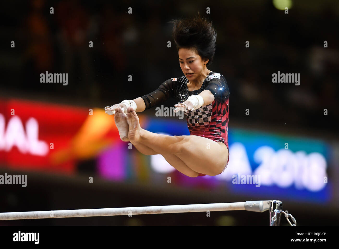 Doha, Katar. 1 Nov, 2018. MAI MURAKAMI aus Japan konkurriert auf dem stufenbarren während der vielseitige Finale Wettbewerb auf dem Aspire Dome in Doha, Katar. Credit: Amy Sanderson/ZUMA Draht/Alamy leben Nachrichten Stockfoto