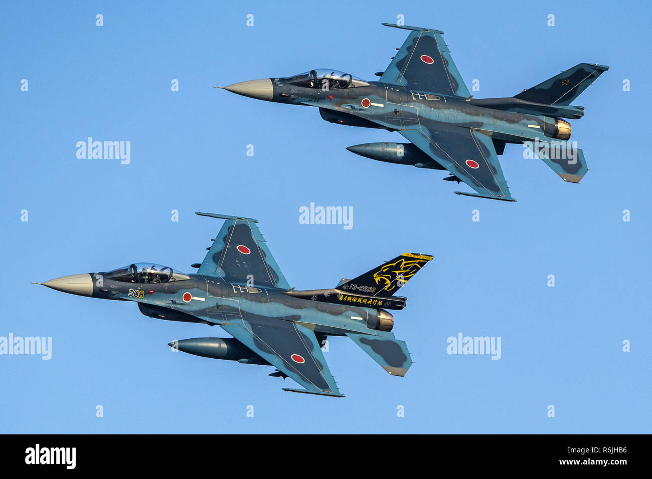 Tsuiki, Präfektur Fukuoka, Japan. 6 Dez, 2018. F-2 ein Kämpfer an der Tsuiki Air Base während der jährlichen Airshow in Japan gesehen werden können. Credit: SIPA Asien/ZUMA Draht/Alamy leben Nachrichten Stockfoto