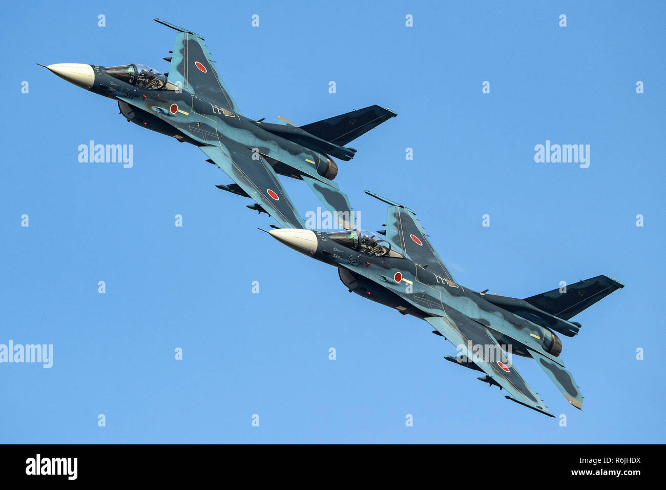 Tsuiki, Präfektur Fukuoka, Japan. 6 Dez, 2018. F-2 ein Kämpfer an der Tsuiki Air Base während der jährlichen Airshow in Japan gesehen werden können. Credit: SIPA Asien/ZUMA Draht/Alamy leben Nachrichten Stockfoto
