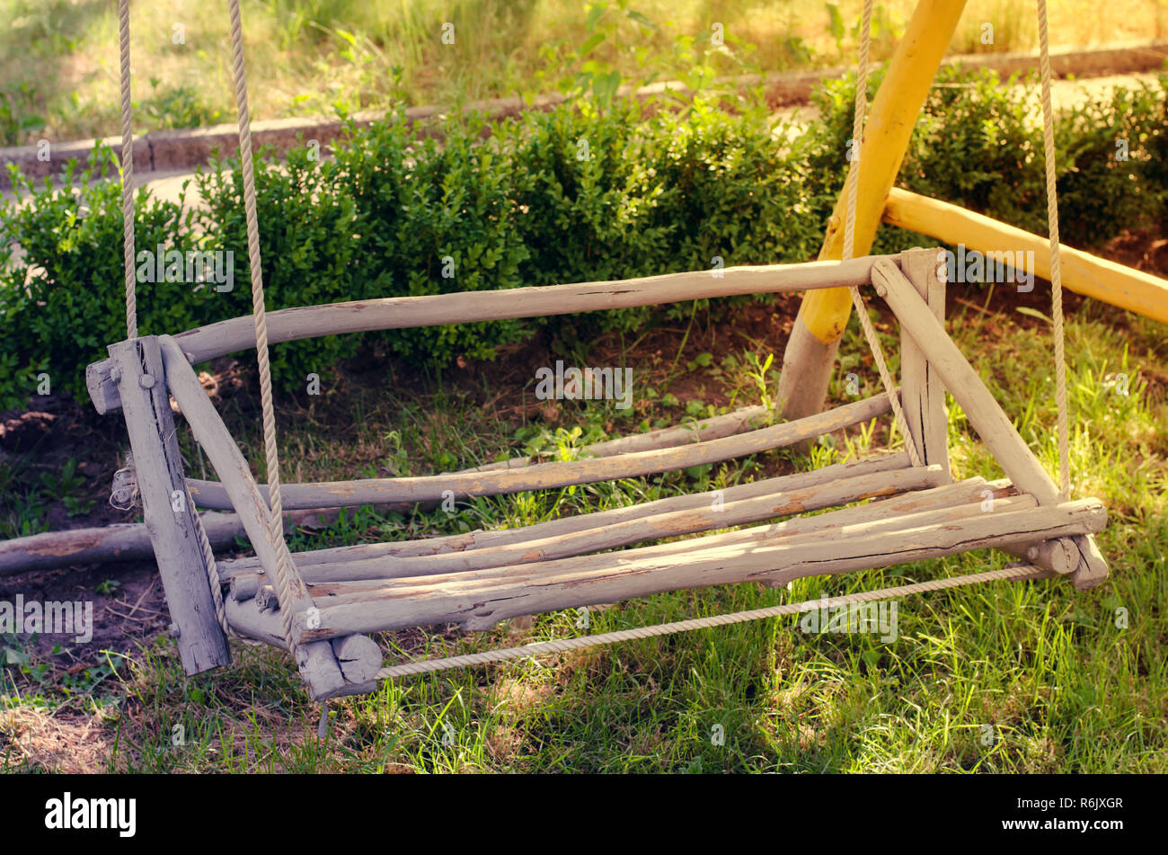 Holz Swing Hand In Den Garten Gemacht Stockfoto Bild 227838711