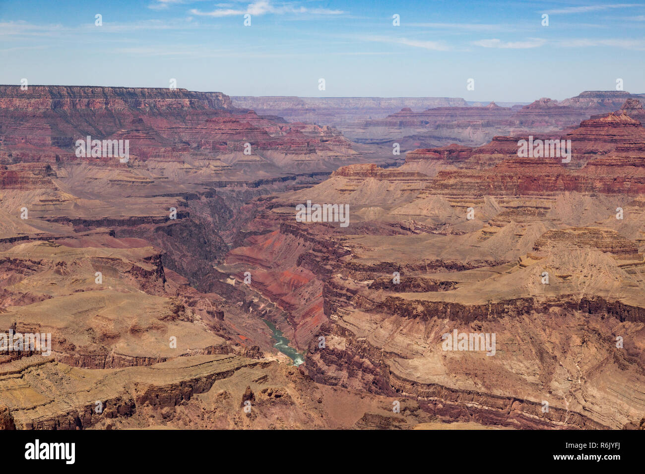 South Rim Grand Canyon geschnitzt von den Colorado River in Arizona, mehrschichtige hat Bands von Red Rock enthüllt Millionen Jahre der Erdgeschichte. Viewp Stockfoto