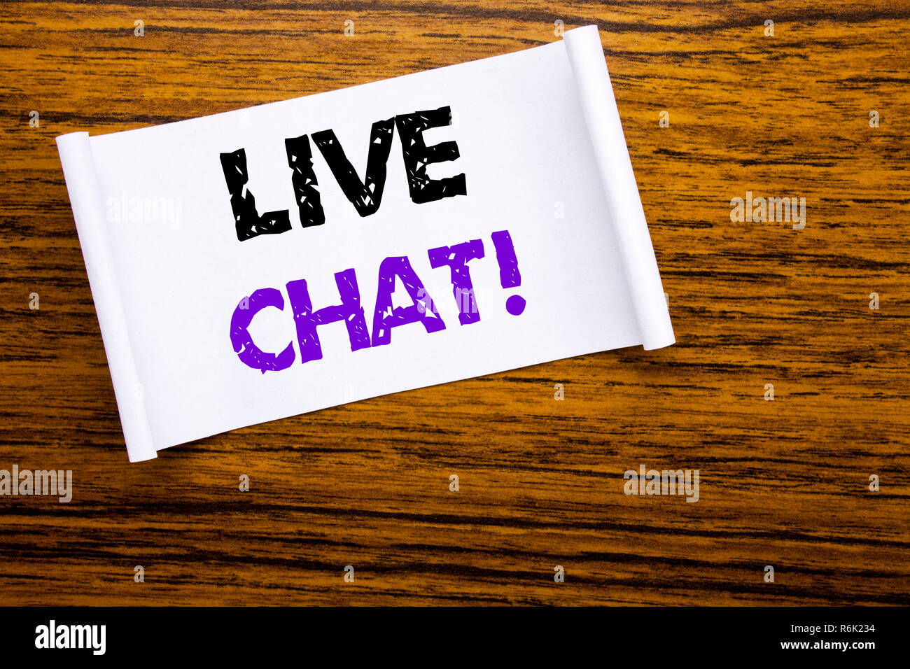 Wort, Schrift, Live Chat. Business Konzept für Kommunikation Livechat auf haftnotiz Papier auf dem hölzernen Holzstruktur sichtbar Hintergrund geschrieben. Stockfoto